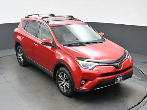 Used 2017 Toyota RAV4 XLE w/ Plus Special Value Package AWD/4WD image 38