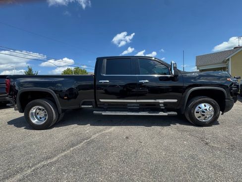 Used 2025 Chevrolet Silverado 3500 High Country w/ Technology Package AWD/4WD image 7