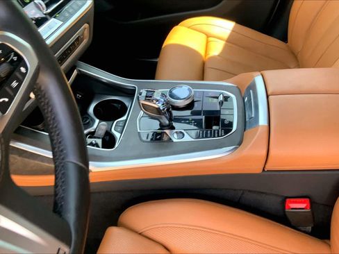 Used 2019 BMW X7 xDrive50i w/ M Sport Package AWD/4WD image 16
