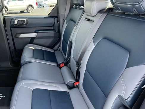 Used 2023 Ford Bronco Outer Banks image 9