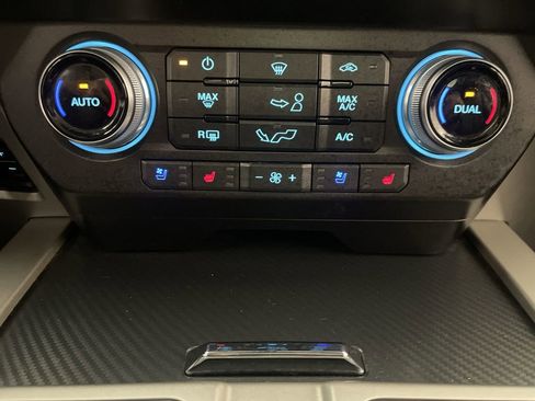 Used 2019 Ford F150 Lariat w/ Equipment Group 502A Luxury AWD/4WD image 12