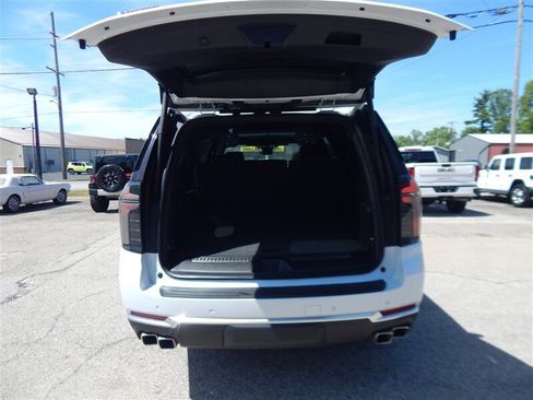Used 2026 Chevrolet Suburban High Country AWD/4WD image 10