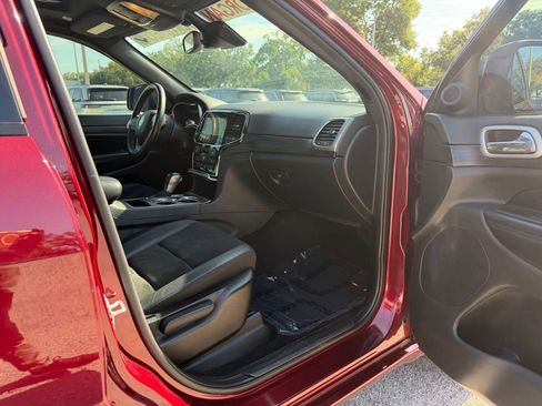Used 2022 Jeep Grand Cherokee Laredo X RWD image 31