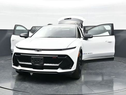 Used 2024 Chevrolet Equinox EV RS FWD image 43