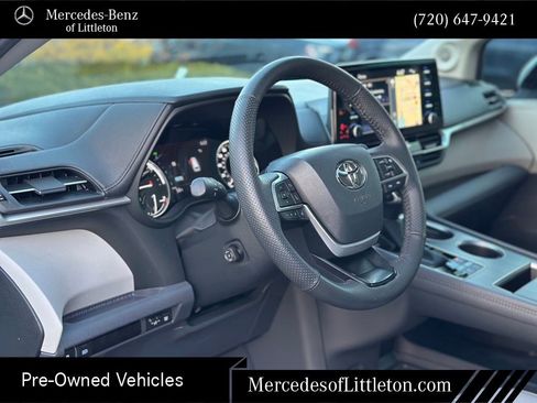 Used 2024 Toyota Sienna Limited image 12