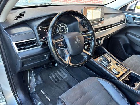 Used 2022 Mitsubishi Outlander SE image 36