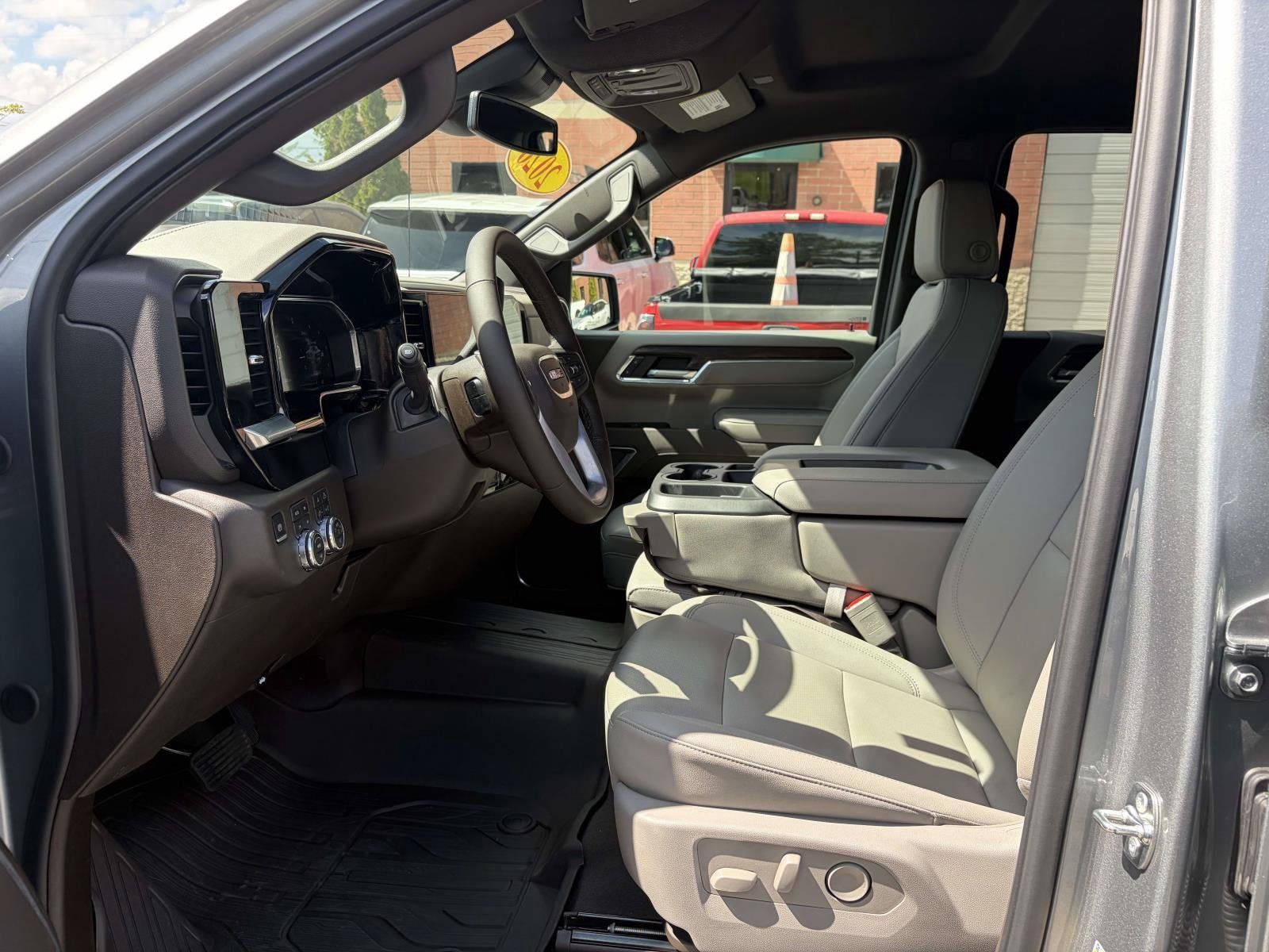 Used 2026 GMC Sierra 1500 SLT w/ X31 Off-Road Package AWD/4WD image 4