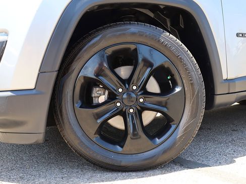 Used 2020 Jeep Compass Latitude FWD image 5