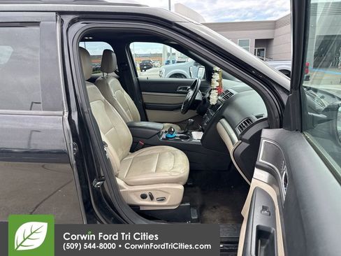 Used 2018 Ford Explorer XLT w/ Equipment Group 202A AWD/4WD image 12