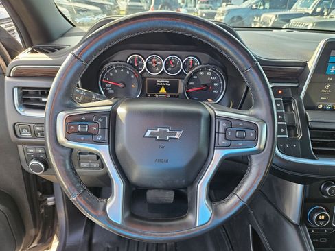 Used 2021 Chevrolet Tahoe Z71 w/ Luxury Package AWD/4WD image 19