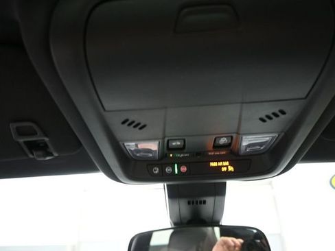 Used 2022 Chevrolet Equinox RS w/ RS Leather Package image 12