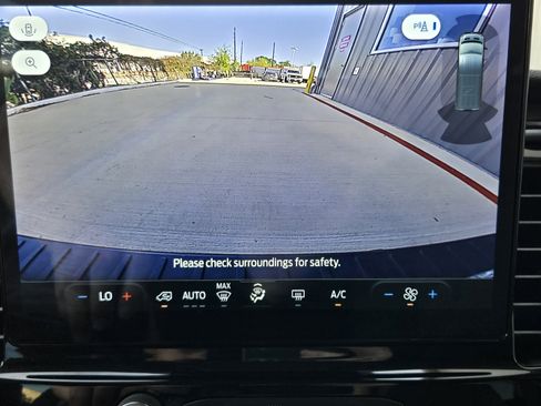 Used 2023 Ford Transit 350 XLT image 12