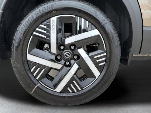 New 2026 Nissan Kicks SV w/ Charging Package FWD image 27