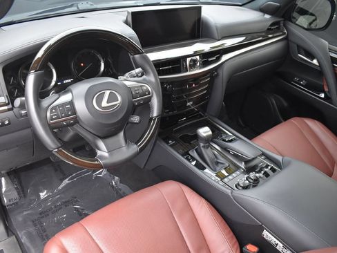 Used 2021 Lexus LX 570 4WD w/ Sport Package image 10