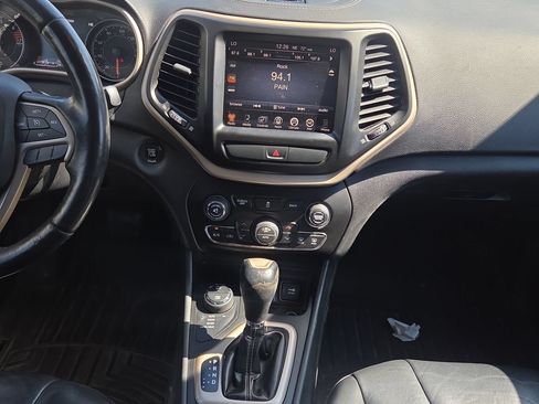 Used 2016 Jeep Cherokee Limited AWD/4WD image 16