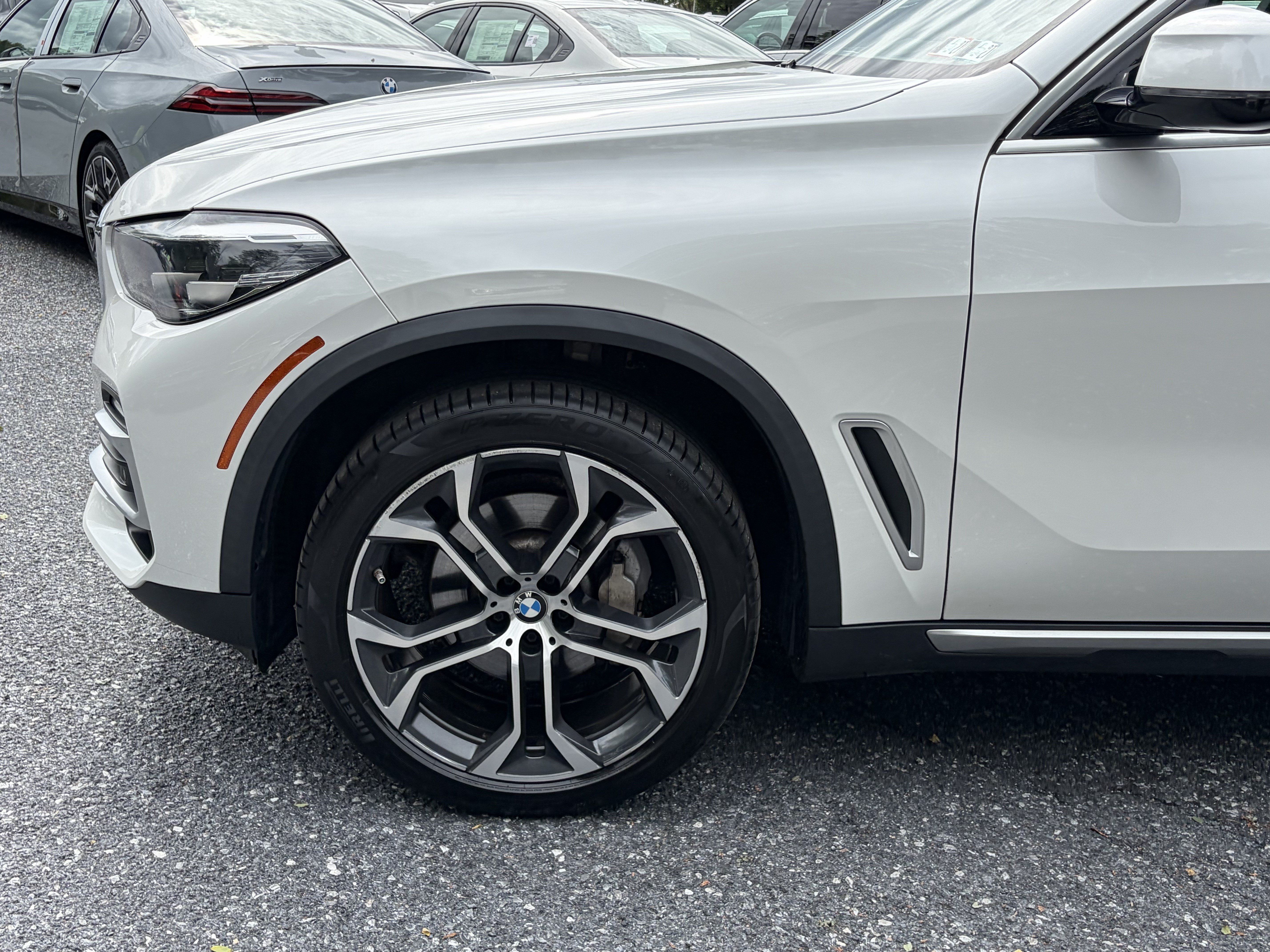 Used 2021 BMW X5 xDrive40i w/ Premium Package AWD/4WD image 4