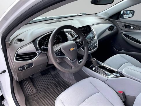Used 2018 Chevrolet Malibu LT FWD image 15