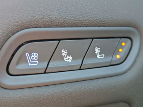 Certified 2022 Cadillac Escalade Premium Luxury image 29