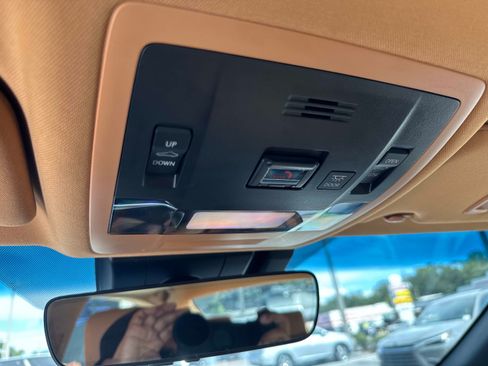 Used 2025 Lexus ES 350 w/ Premium Package FWD image 27