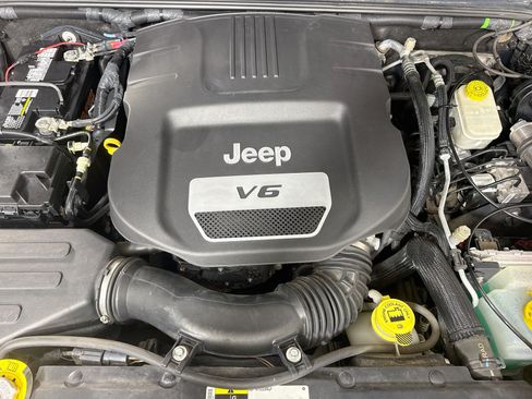 Used 2016 Jeep Wrangler Unlimited Sahara AWD/4WD image 39