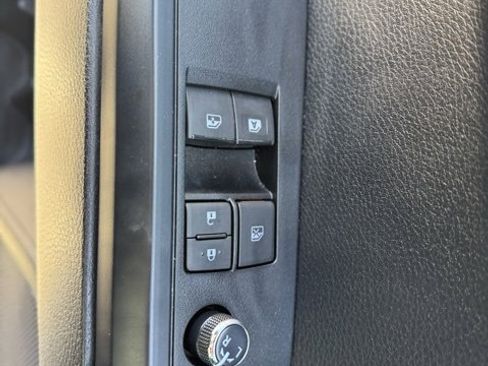 Used 2017 Toyota Tacoma SR image 9