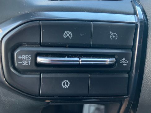Used 2025 GMC Acadia AT4 w/ Luxury Package AWD/4WD image 18