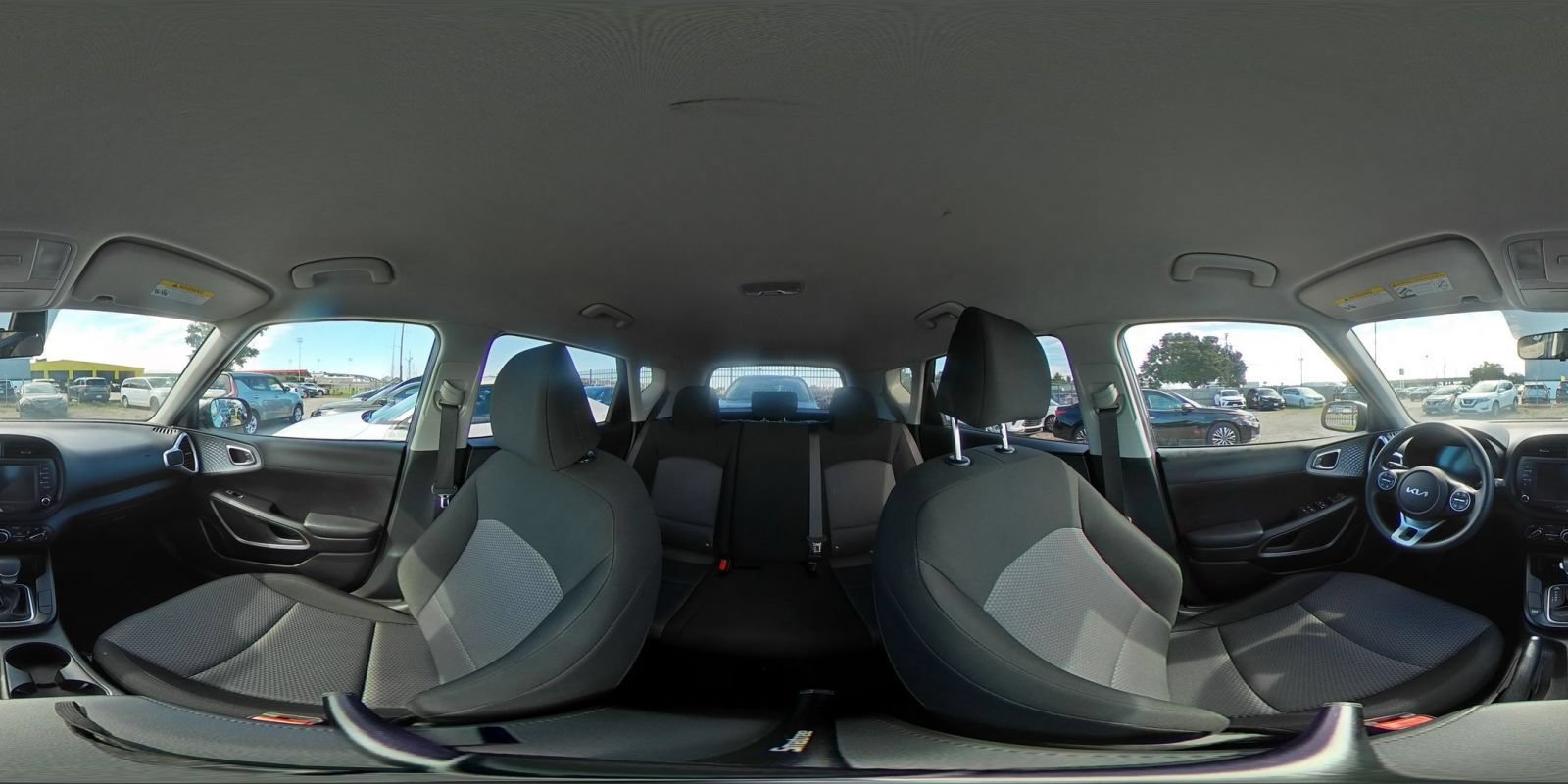 Used 2025 Kia Soul LX w/ LX Technology Package FWD image 39