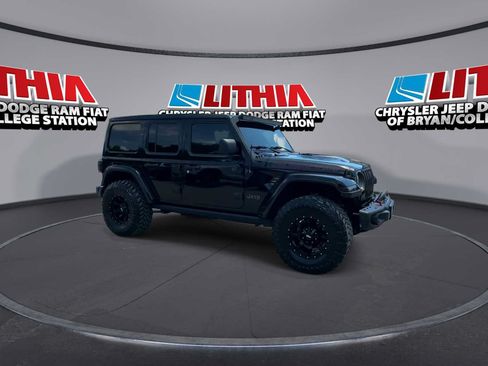 Used 2021 Jeep Wrangler Unlimited Rubicon AWD/4WD image 3