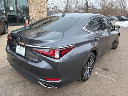 Used 2024 Lexus ES 350 w/ Premium Package image 6