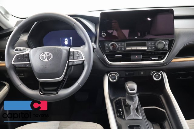 Used 2025 Toyota Grand Highlander AWD Hybrid image 14