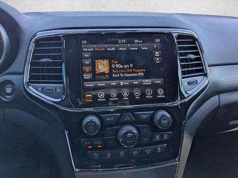 Used 2020 Jeep Grand Cherokee Altitude image 12