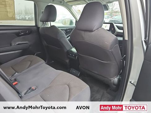 Used 2023 Toyota Highlander LE image 33