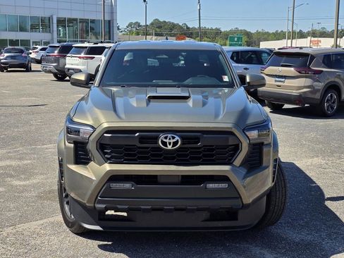 Used 2025 Toyota Tacoma TRD Sport AWD/4WD image 3