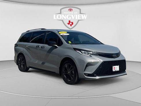 Used 2026 Toyota Sienna XSE FWD image 7