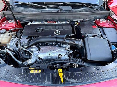 Used 2021 Mercedes-Benz GLB 250 4MATIC image 11