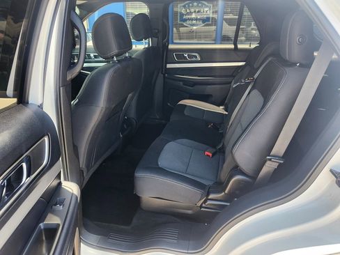 Used 2017 Ford Explorer XLT FWD image 14