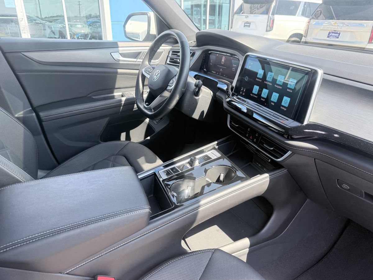 Used 2024 Volkswagen Atlas Cross Sport SE FWD image 16
