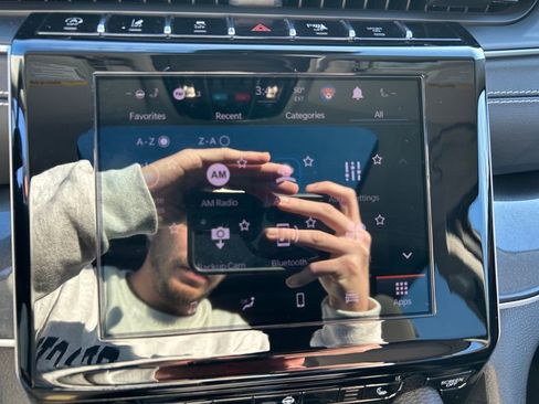 Certified 2023 Jeep Grand Cherokee Laredo w/ Luxury Tech Group I image 12