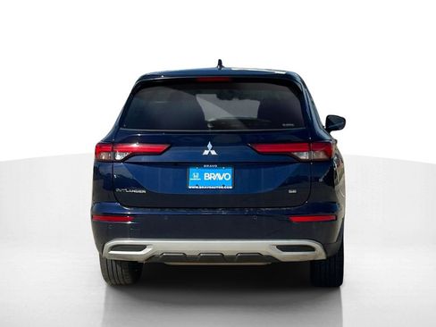 Used 2024 Mitsubishi Outlander SE image 6