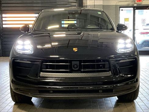 Certified 2023 Porsche Macan image 8