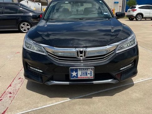 Used 2017 Honda Accord Touring image 14
