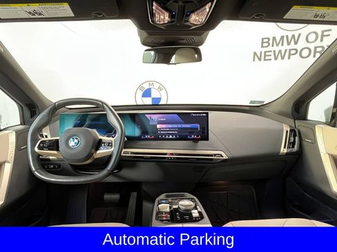 Used 2024 BMW iX xDrive50 w/ Sport Package AWD/4WD image 9