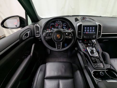 Used 2018 Porsche Cayenne S AWD/4WD image 2