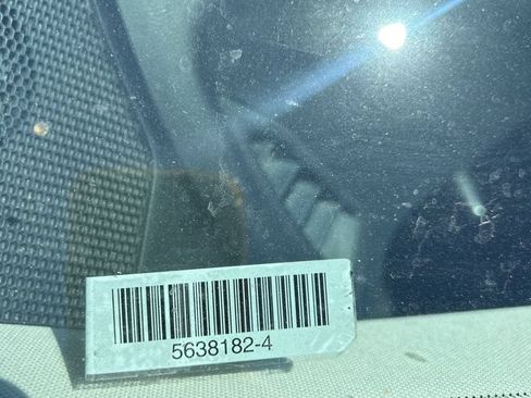 Used 2025 Subaru Outback Premium AWD/4WD image 2