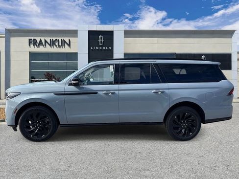 New 2025 Lincoln Navigator L Reserve w/ Jet Appearance Package AWD/4WD image 4
