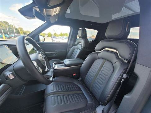 Used 2025 Rivian R1T Adventure Dual AWD/4WD image 16