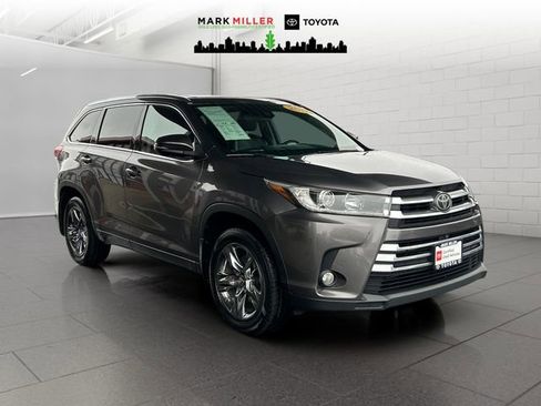 Used 2017 Toyota Highlander Limited Platinum w/ Carpet Mat Package image 7