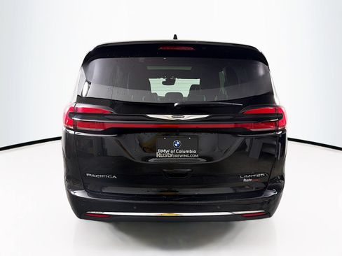 Used 2026 Chrysler Pacifica Limited FWD image 6