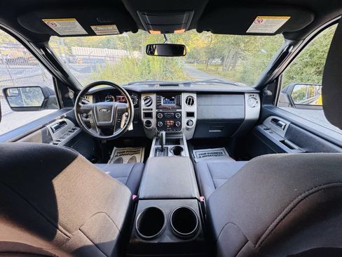 Used 2015 Ford Expedition XLT image 14