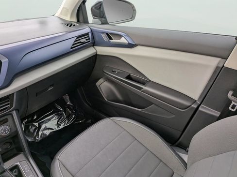 Used 2022 Volkswagen Taos SE w/ Panoramic Sunroof Package FWD image 15